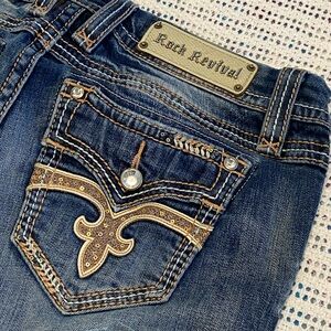 Rock Revival Easy Crop “Ligria” Crop Jeans Embroidered back pockets 30 x 26”